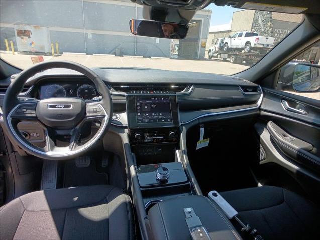 new 2025 Jeep Grand Cherokee car, priced at $38,781