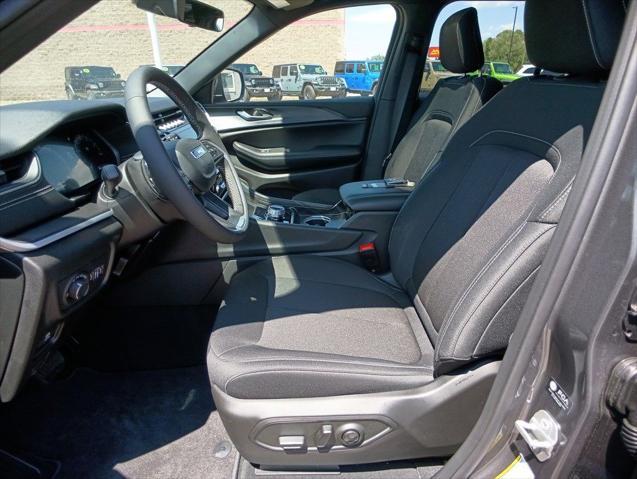 new 2025 Jeep Grand Cherokee car, priced at $38,781