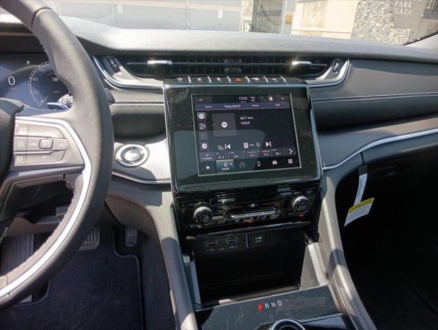 new 2025 Jeep Grand Cherokee car, priced at $38,781