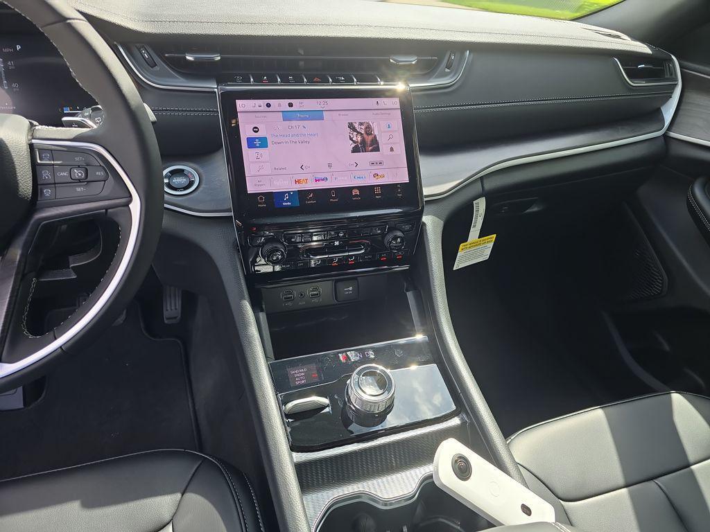new 2025 Jeep Grand Cherokee car, priced at $42,387