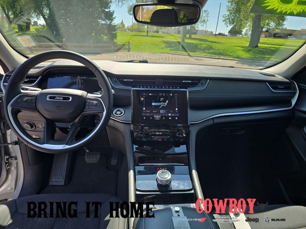 used 2023 Jeep Grand Cherokee car, priced at $27,495