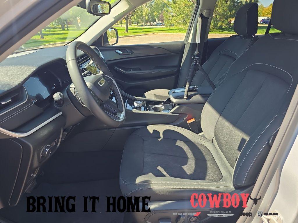 used 2023 Jeep Grand Cherokee car, priced at $27,495