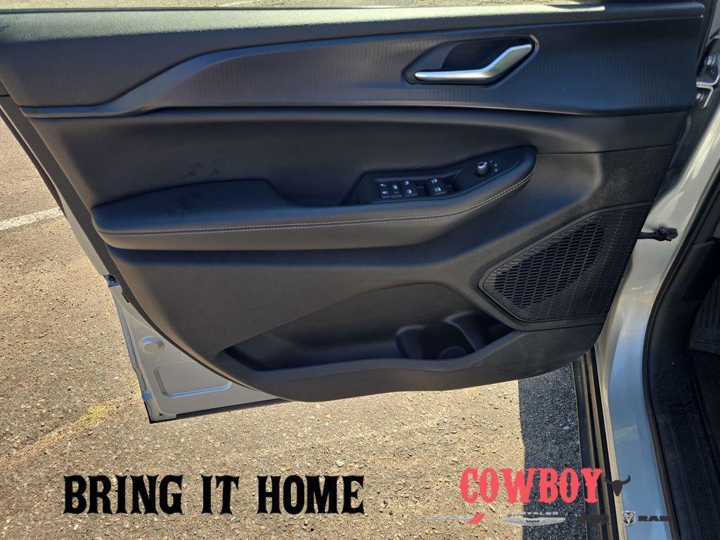 used 2023 Jeep Grand Cherokee car, priced at $27,495