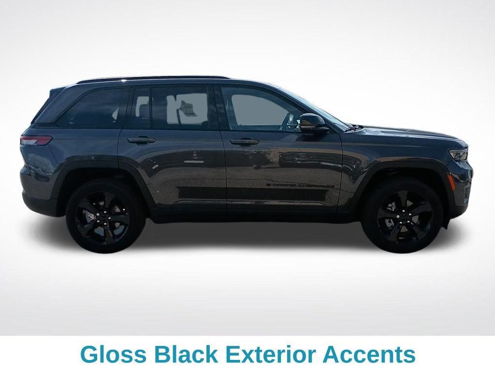 new 2025 Jeep Grand Cherokee car, priced at $37,613