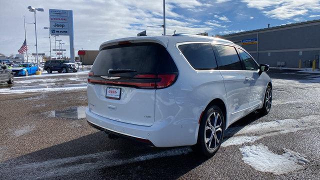 new 2025 Chrysler Pacifica car, priced at $55,620