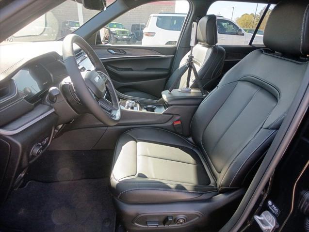 new 2025 Jeep Grand Cherokee car, priced at $45,564