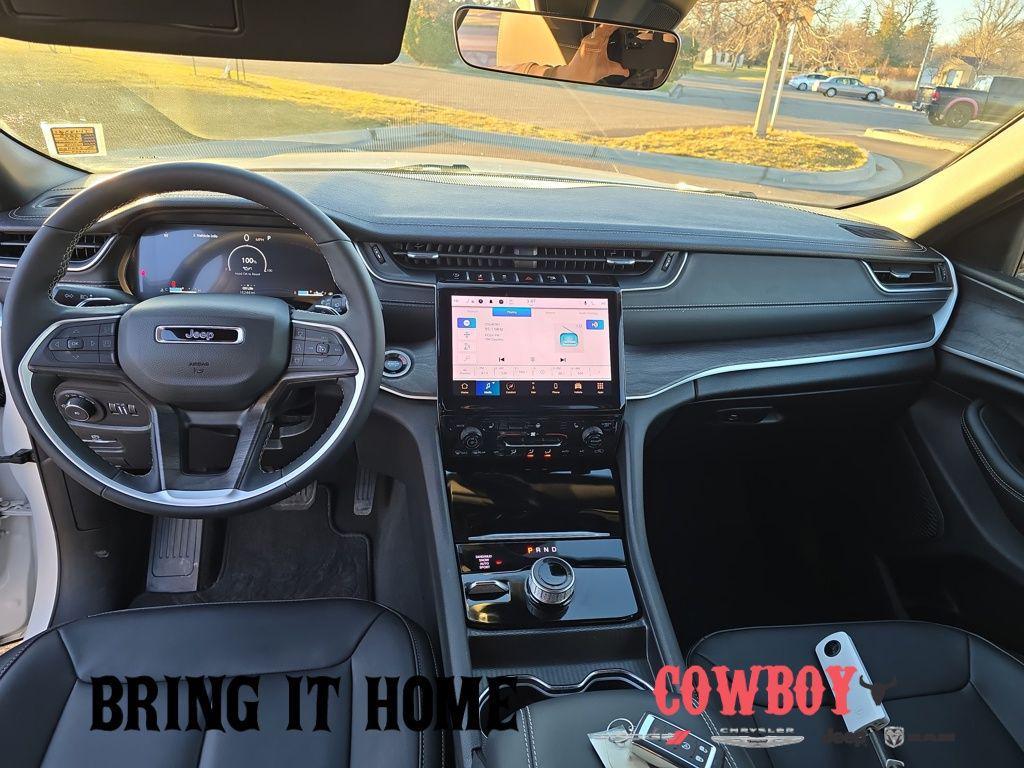 used 2025 Jeep Grand Cherokee car, priced at $40,995