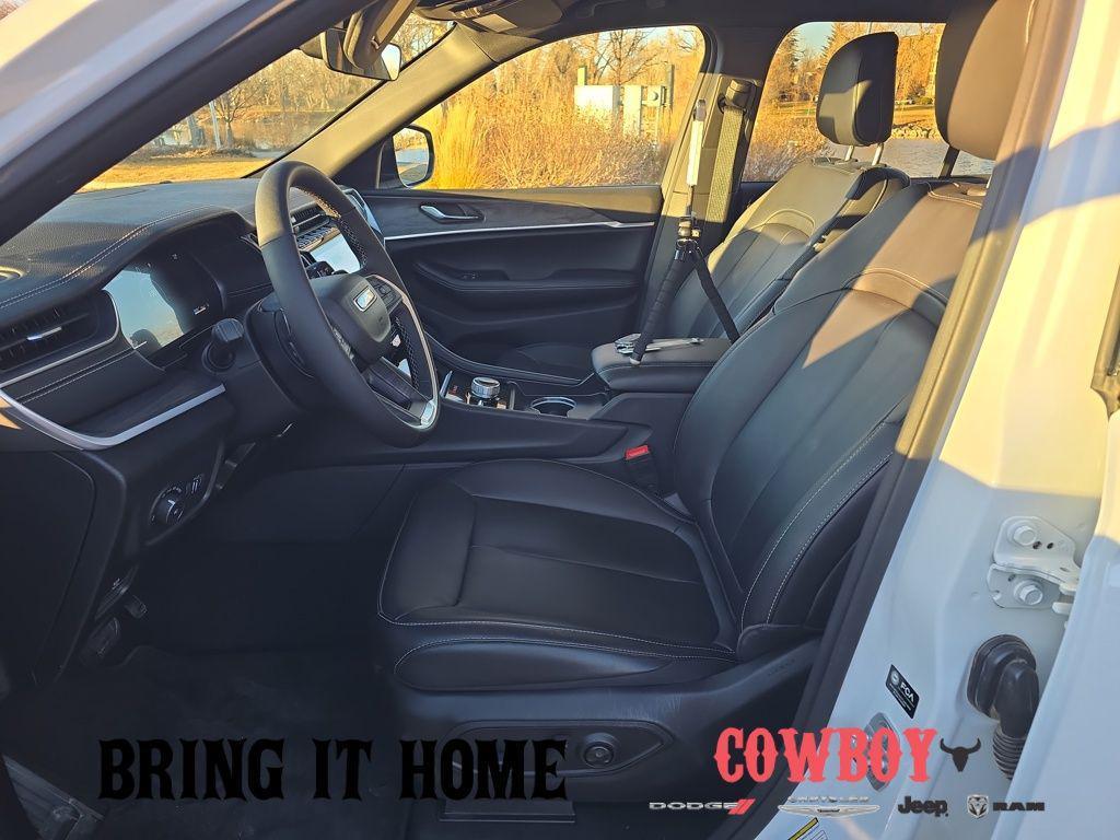 used 2025 Jeep Grand Cherokee car, priced at $40,995