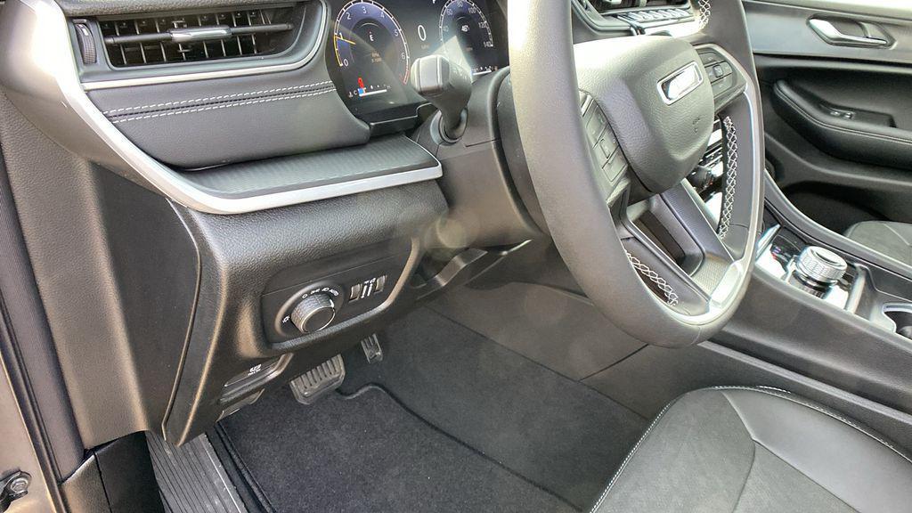 new 2025 Jeep Grand Cherokee L car, priced at $37,264