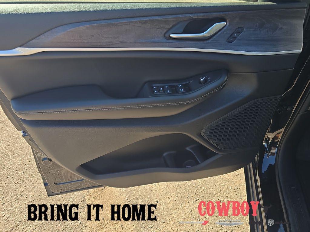 used 2023 Jeep Grand Cherokee car, priced at $31,652