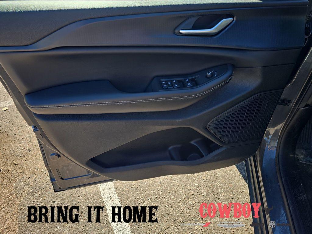 used 2023 Jeep Grand Cherokee car, priced at $31,214