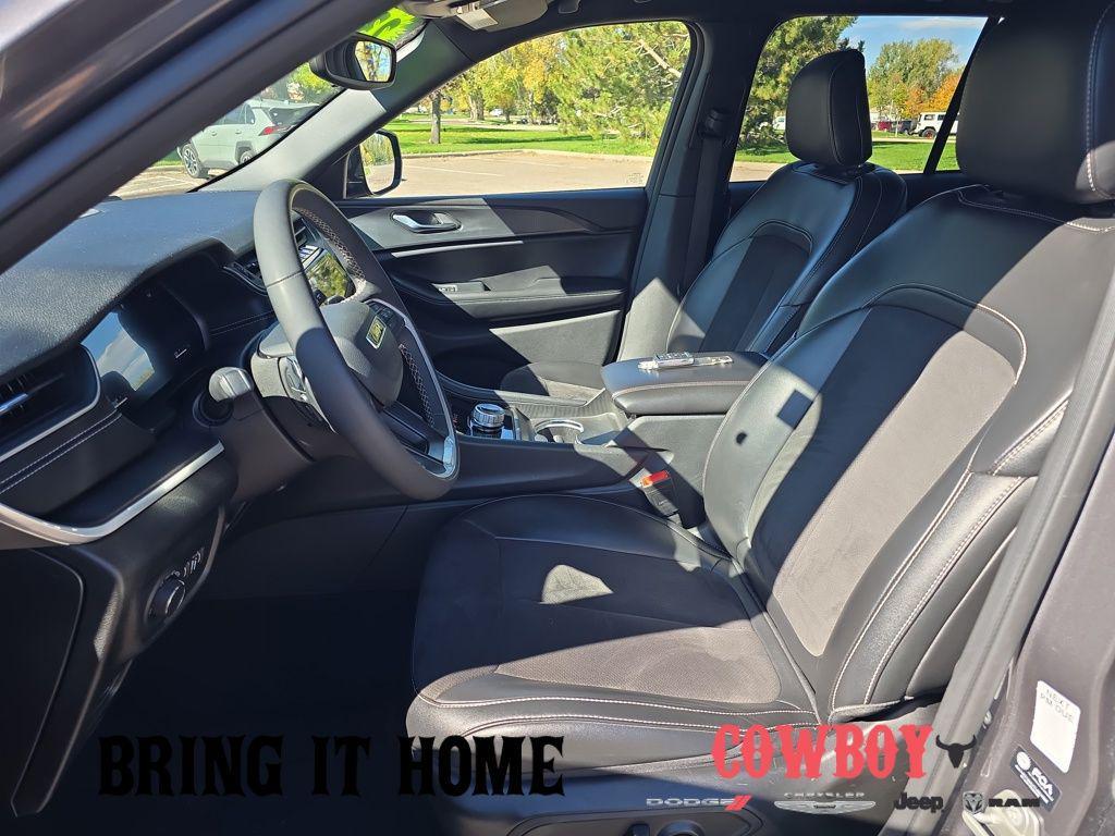 used 2023 Jeep Grand Cherokee car, priced at $31,214