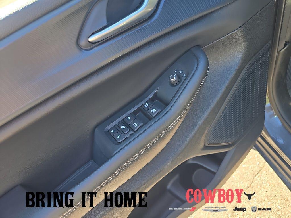 used 2023 Jeep Grand Cherokee car, priced at $31,214