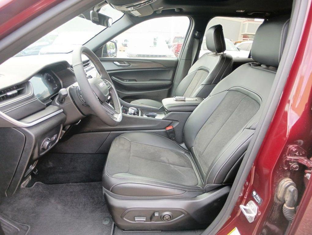 new 2025 Jeep Grand Cherokee car, priced at $41,612