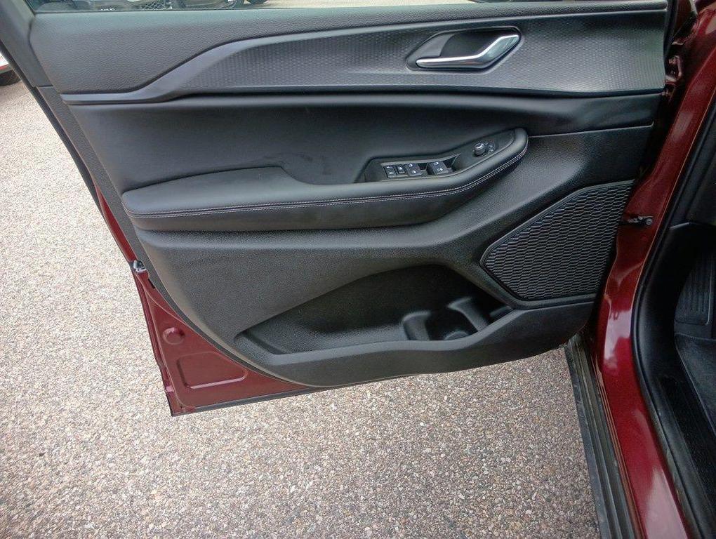 new 2025 Jeep Grand Cherokee car, priced at $41,612