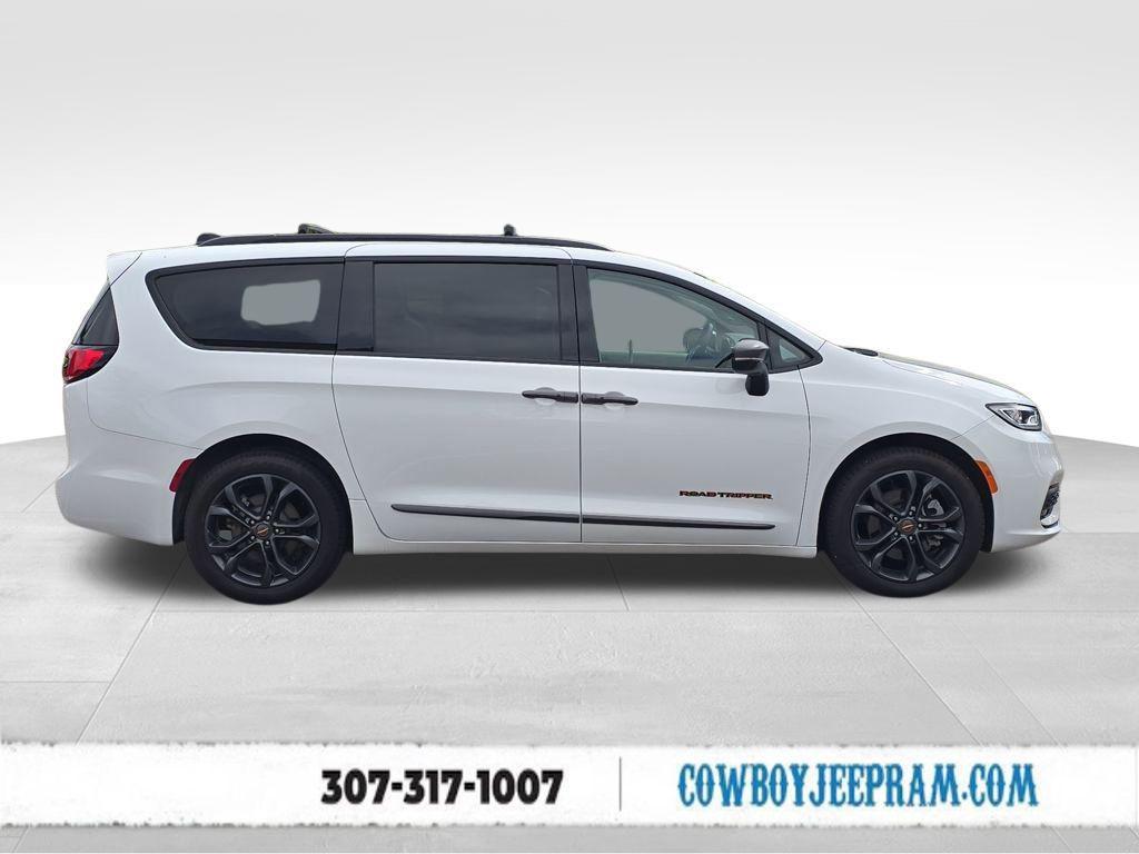 used 2024 Chrysler Pacifica car, priced at $40,391