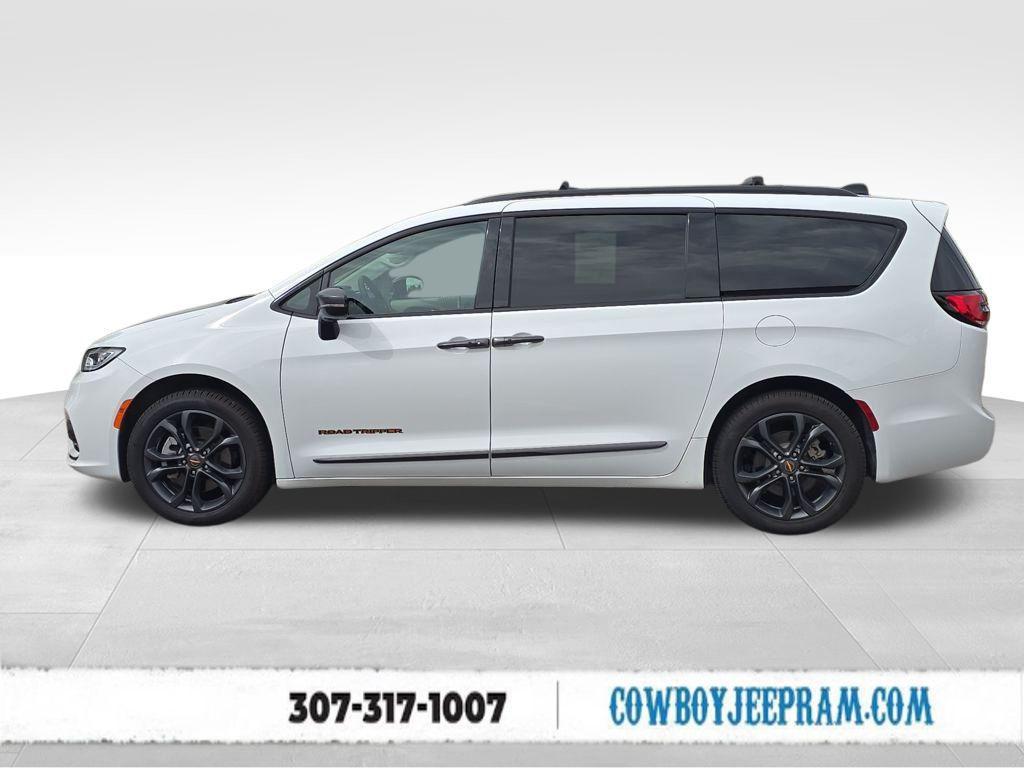 used 2024 Chrysler Pacifica car, priced at $40,391
