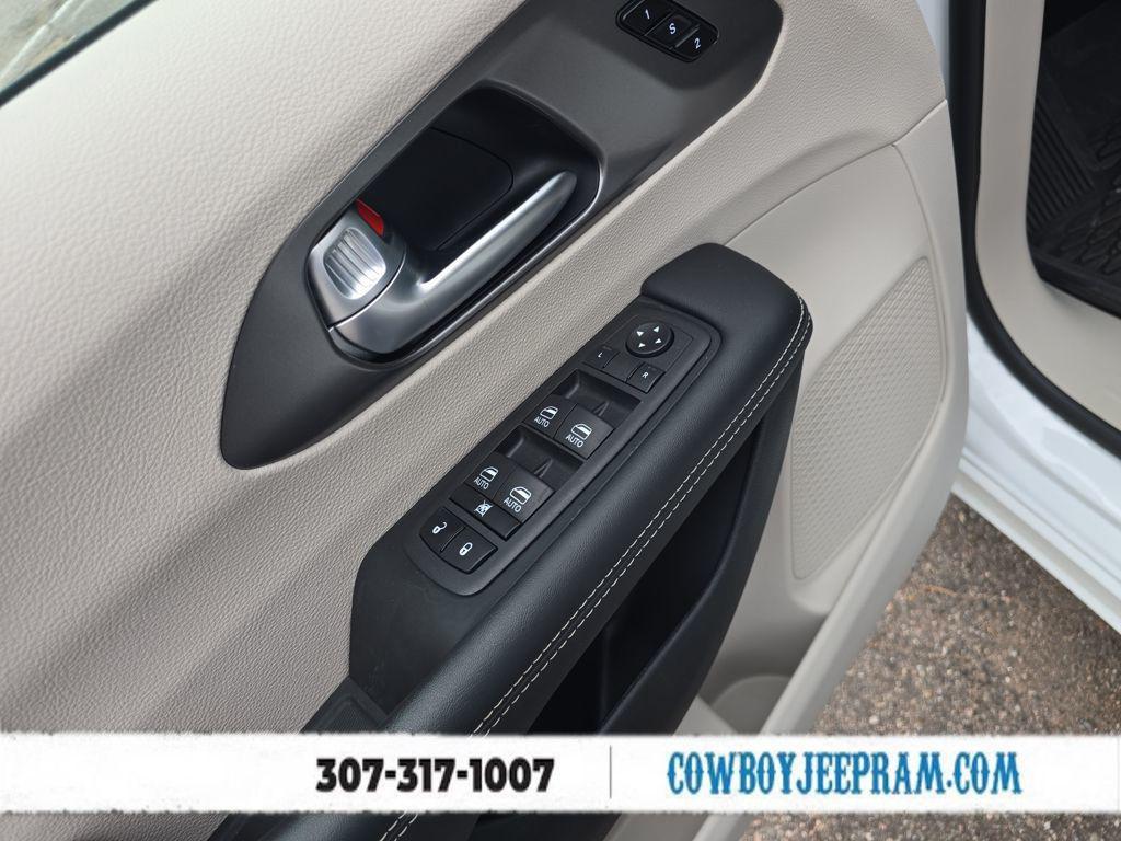 used 2024 Chrysler Pacifica car, priced at $40,391