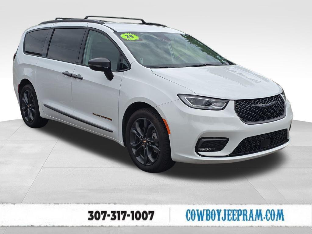 used 2024 Chrysler Pacifica car, priced at $40,391