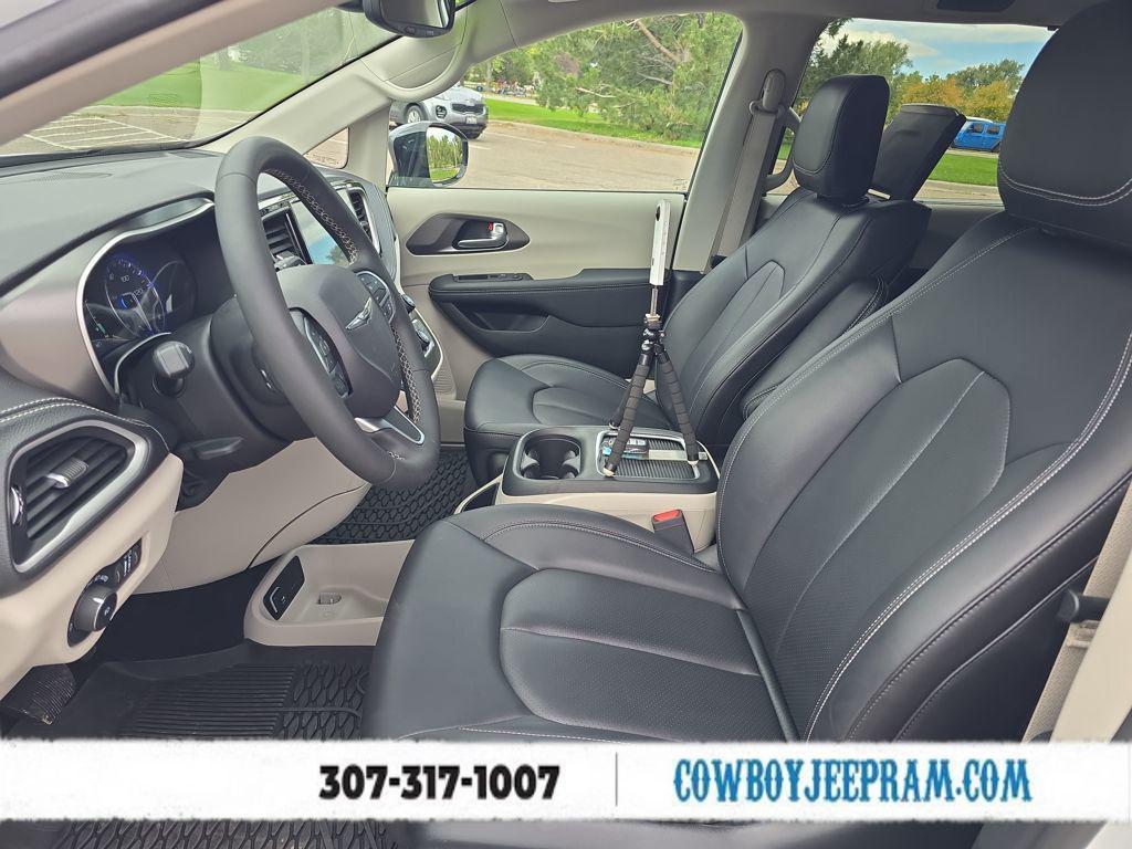 used 2024 Chrysler Pacifica car, priced at $40,391