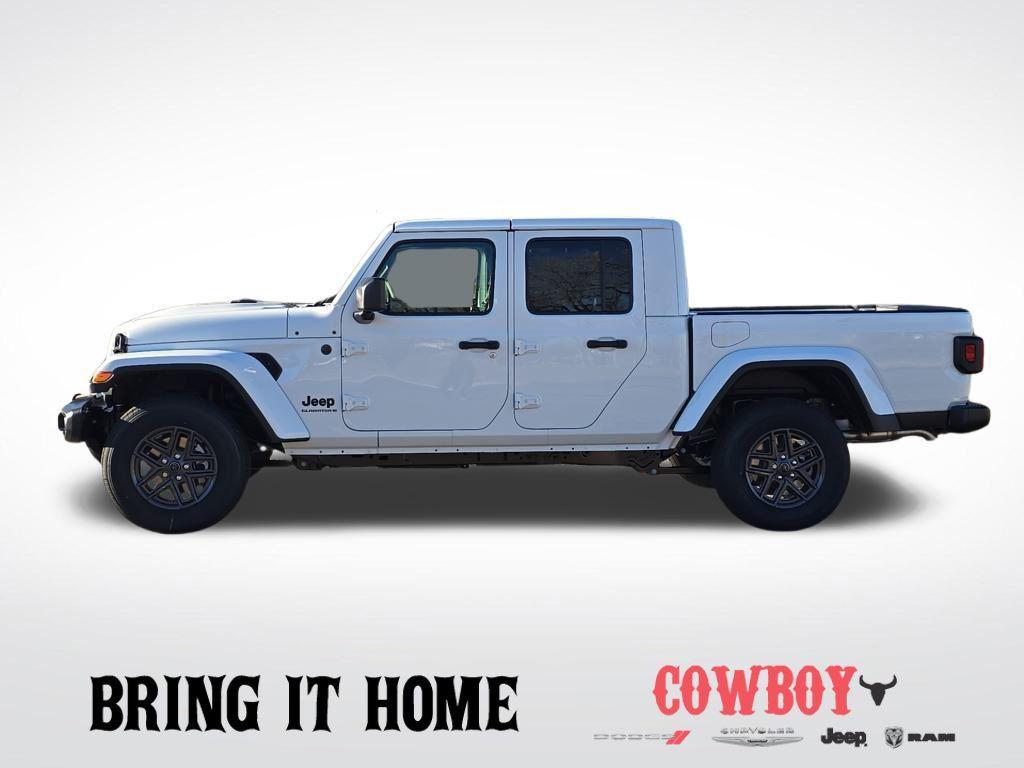 new 2026 Jeep Gladiator car, priced at $48,334