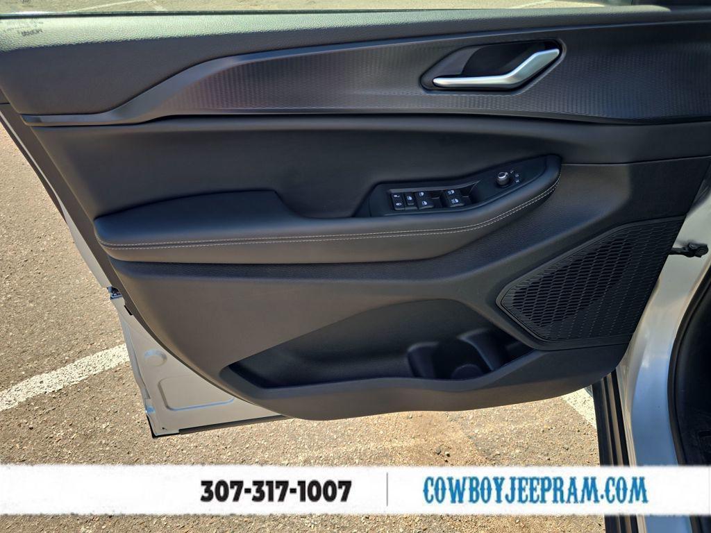 used 2024 Jeep Grand Cherokee car, priced at $33,920