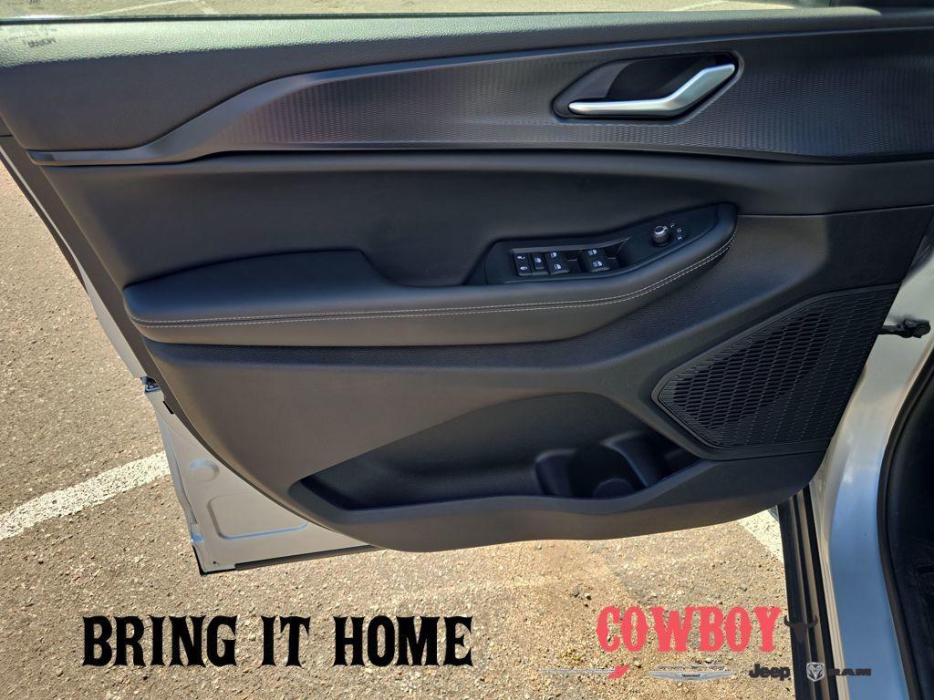 used 2024 Jeep Grand Cherokee car, priced at $32,495