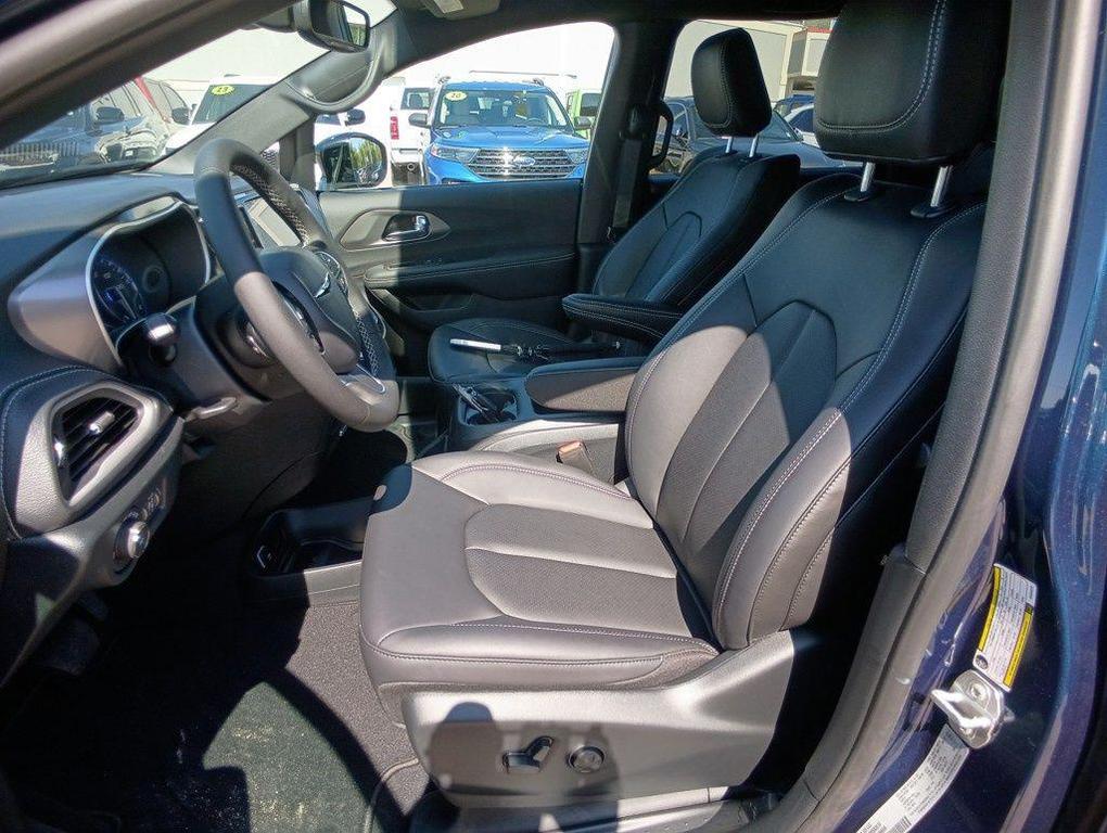 new 2025 Chrysler Pacifica car, priced at $42,090