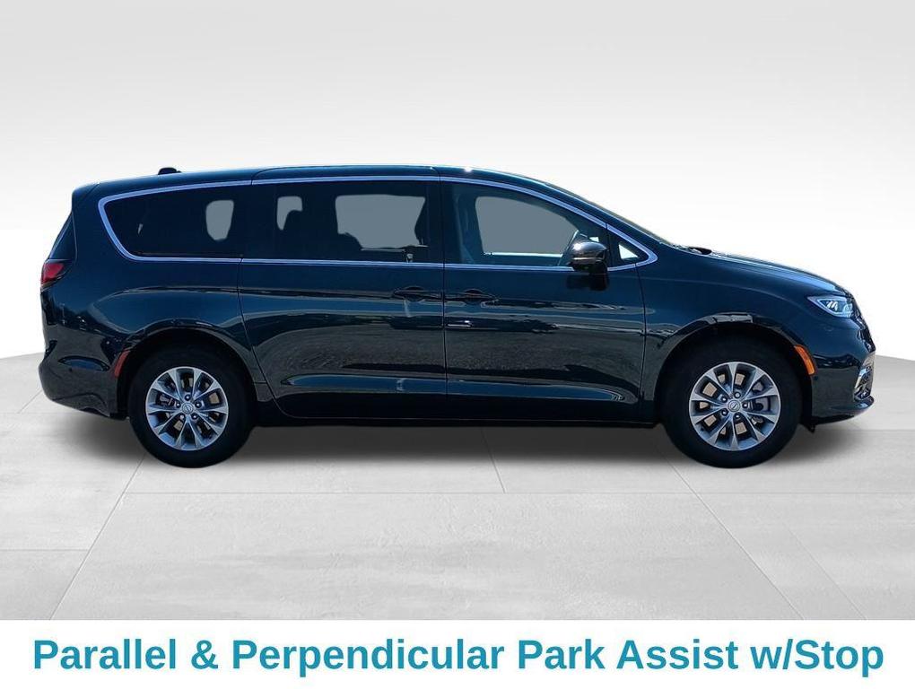 new 2025 Chrysler Pacifica car, priced at $42,090