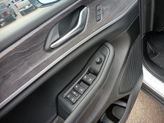 new 2025 Jeep Grand Cherokee car, priced at $44,946