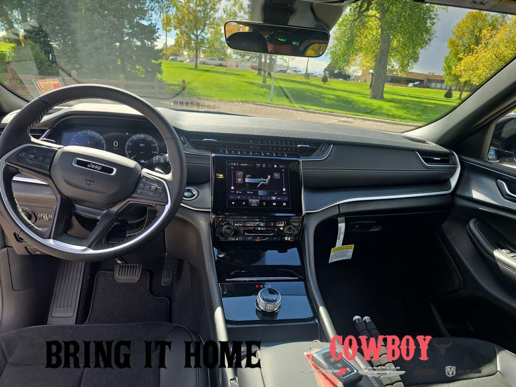 new 2025 Jeep Grand Cherokee car, priced at $42,172