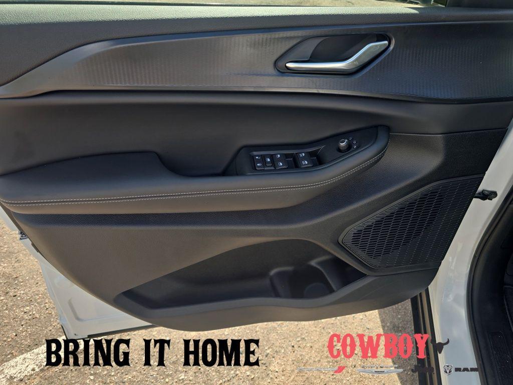 new 2025 Jeep Grand Cherokee car, priced at $42,172