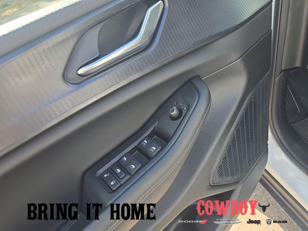 new 2025 Jeep Grand Cherokee car, priced at $42,172