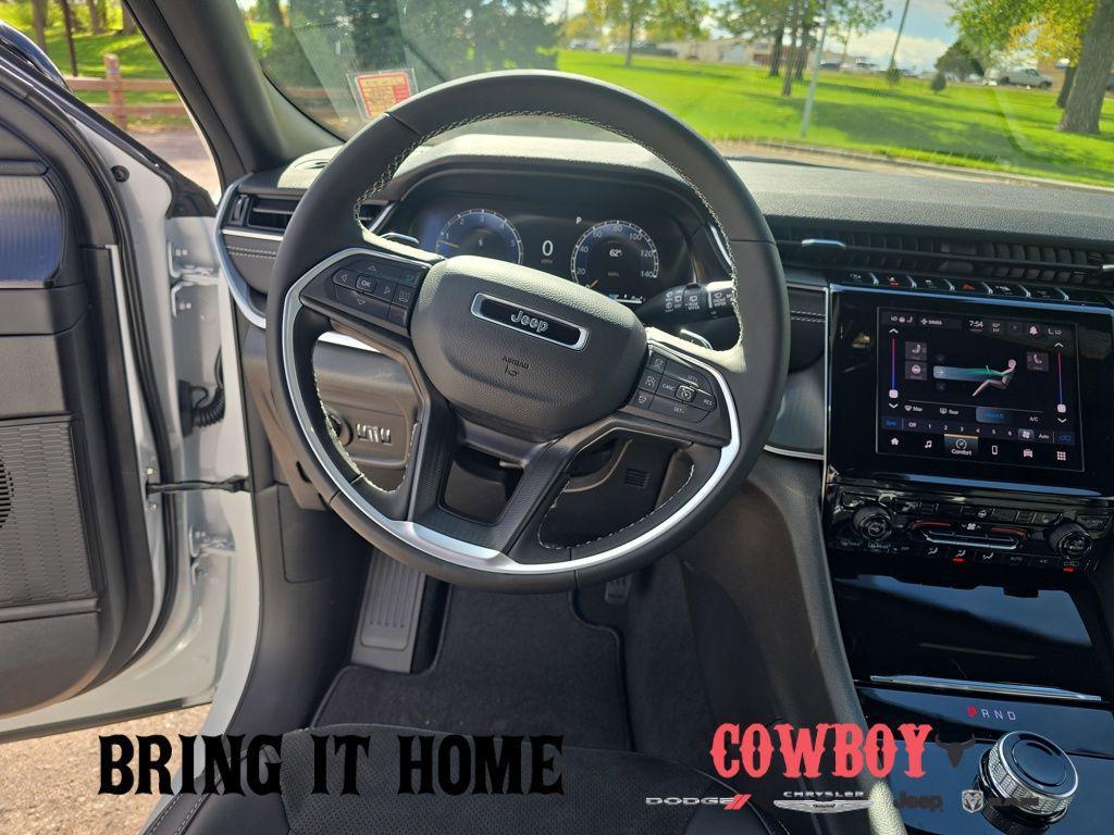 new 2025 Jeep Grand Cherokee car, priced at $42,172