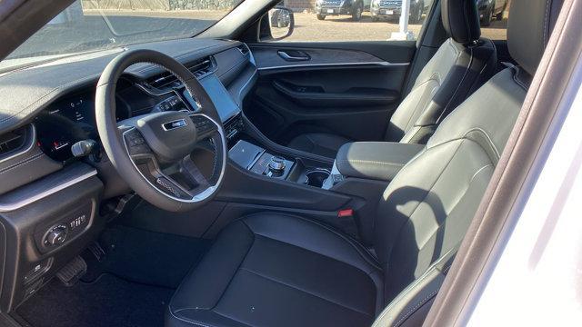 new 2025 Jeep Grand Cherokee car, priced at $43,195