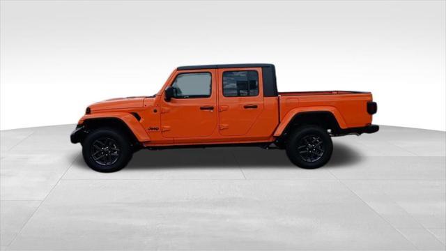 new 2025 Jeep Gladiator car, priced at $45,035
