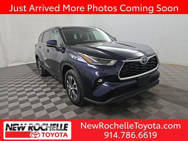 used 2022 Toyota Highlander Hybrid car, priced at $40,998
