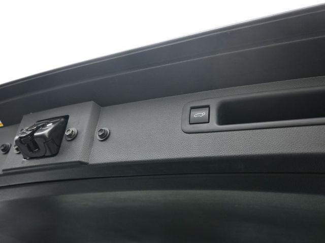 used 2022 Toyota Highlander car, priced at $33,994