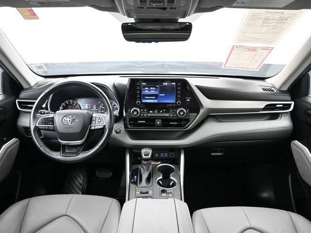 used 2022 Toyota Highlander car, priced at $33,994