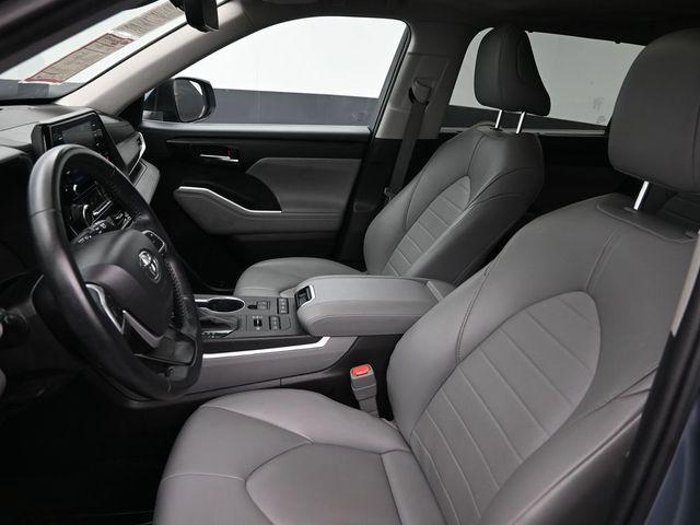 used 2022 Toyota Highlander car, priced at $33,994