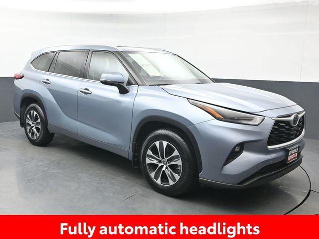 used 2022 Toyota Highlander car, priced at $33,994