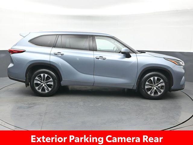 used 2022 Toyota Highlander car, priced at $33,994
