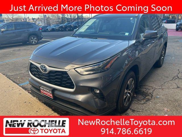 used 2022 Toyota Highlander car, priced at $36,709