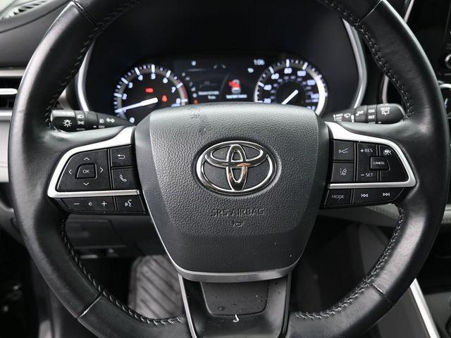 used 2022 Toyota Highlander car, priced at $36,709