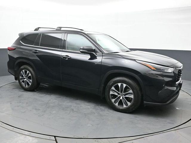 used 2022 Toyota Highlander car, priced at $36,709