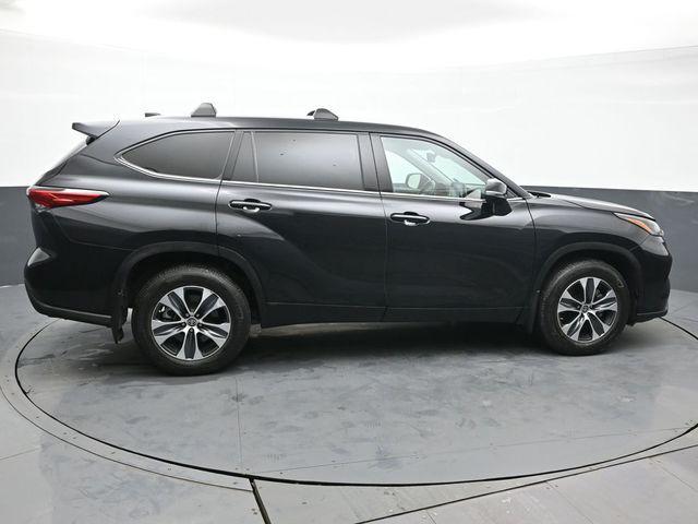 used 2022 Toyota Highlander car, priced at $36,709