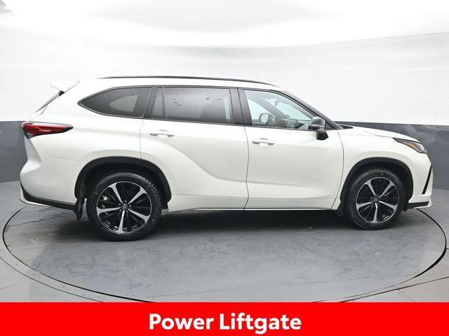 used 2022 Toyota Highlander car, priced at $37,418