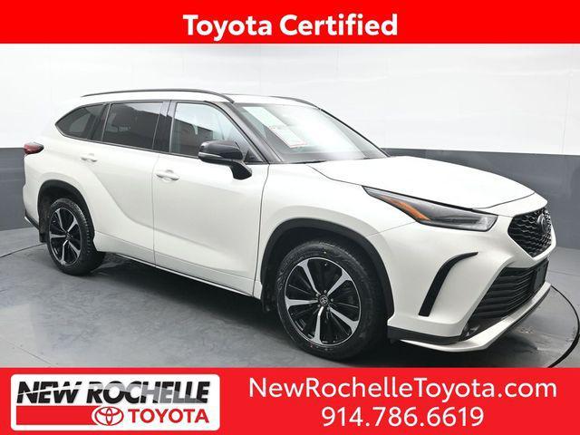 used 2022 Toyota Highlander car, priced at $37,418