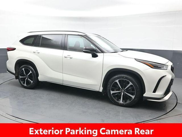 used 2022 Toyota Highlander car, priced at $37,418