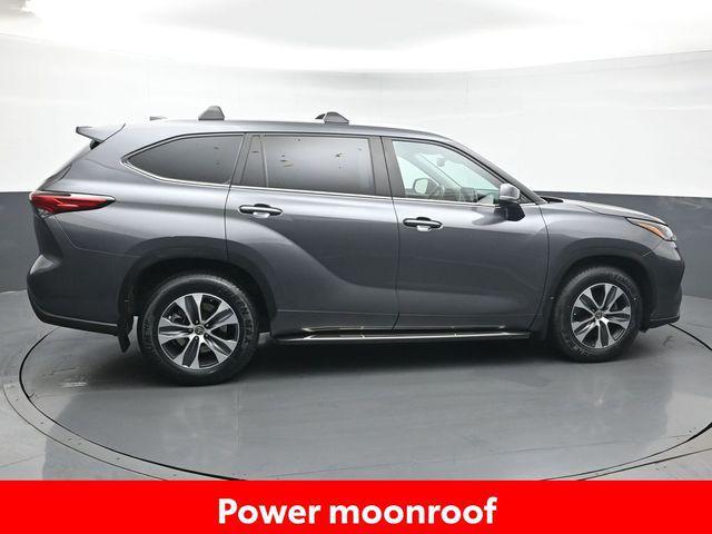 used 2023 Toyota Highlander car, priced at $37,799